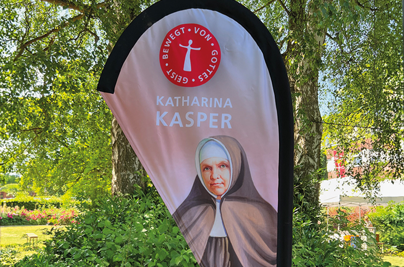 Beachfläg im Klosterpark mit Katharina Kasper als Motiv