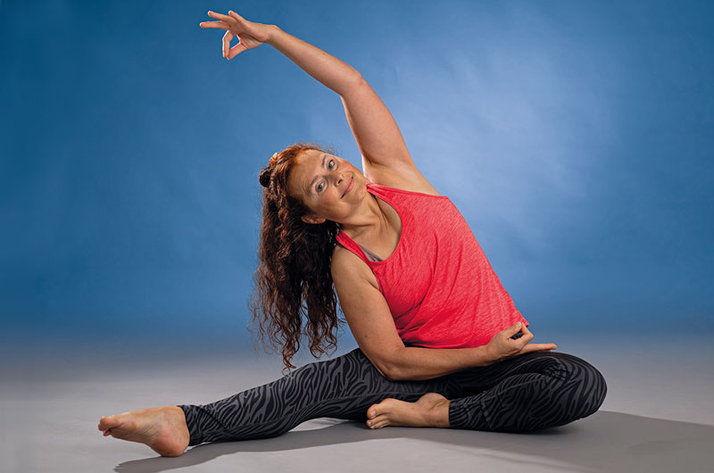 Frau in Yoga-Pose