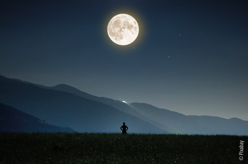 Nachthimmel mit Vollmond